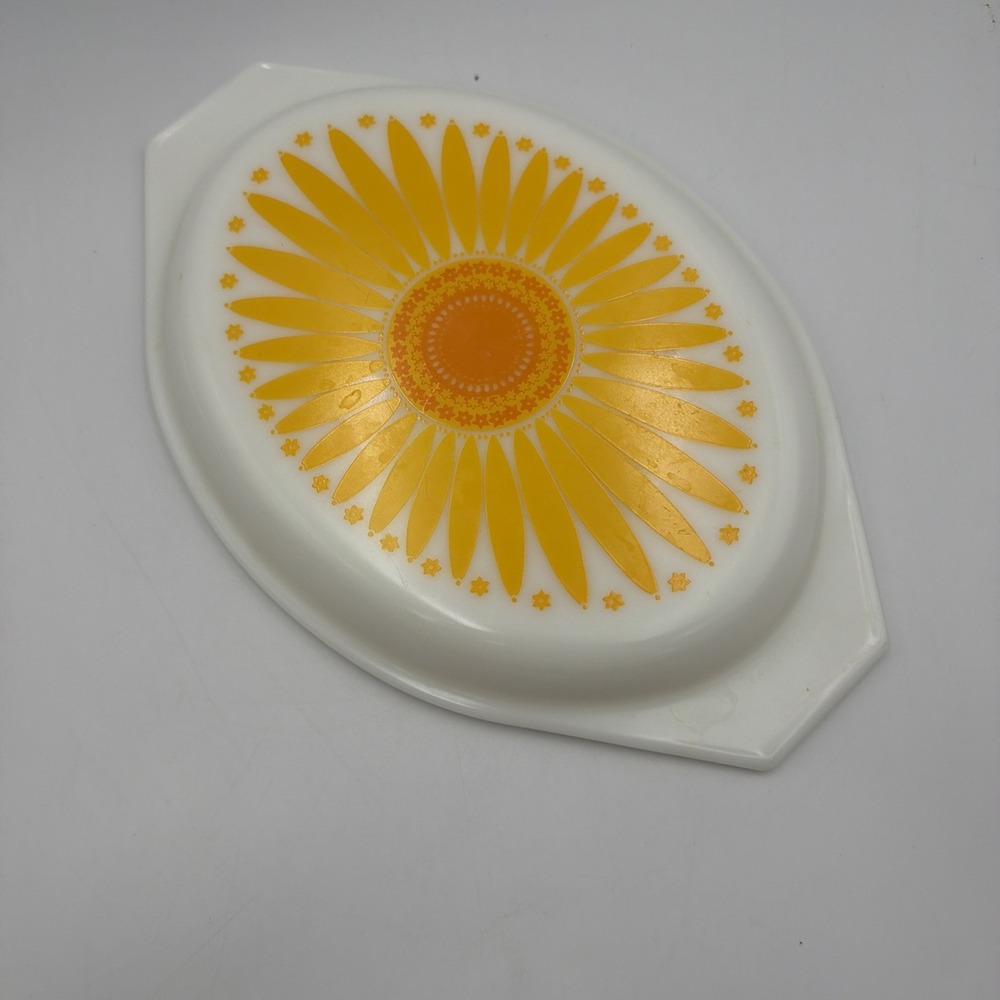 Vintage PYREX Daisy Sunflower Oval 1.5 Qt Ovenware Casserole With Lid 043